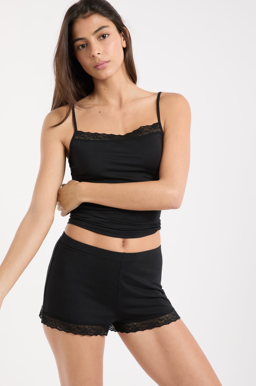 Short de pyjama avec d&eacute;tails dentelle;${refinementColor}