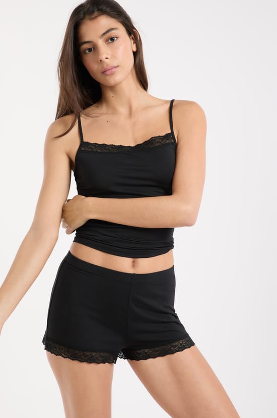 Szorty piżamowe z detalami koronkowymi;${refinementColor}