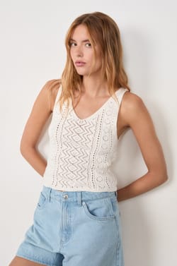 D&eacute;bardeur en maille &agrave; motifs ajour&eacute;s;${refinementColor}