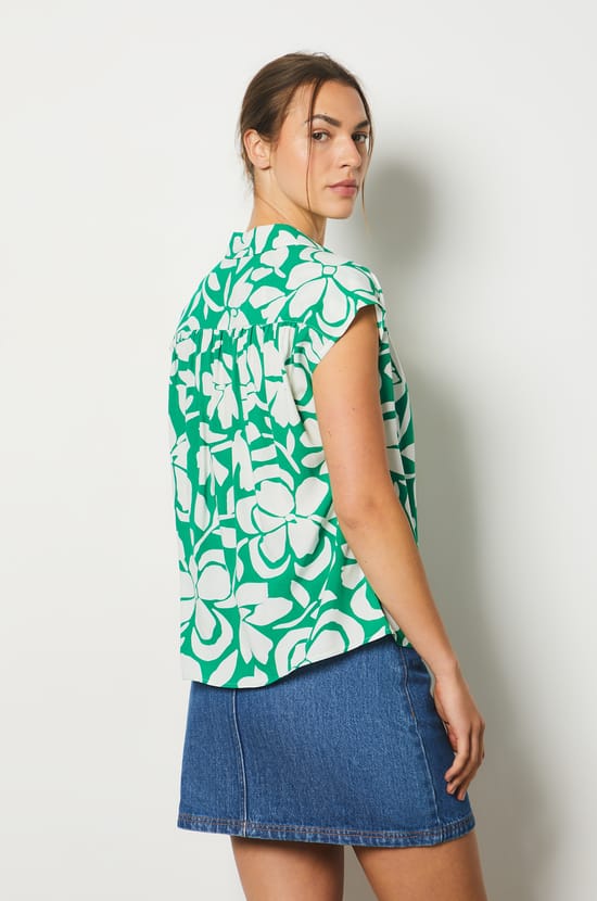 Sleeveless Shirt with Pattern;${refinementColor}