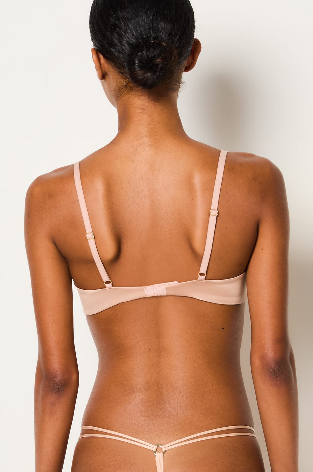 Biustonosz z jedwabiu i tiulu;${refinementColor}