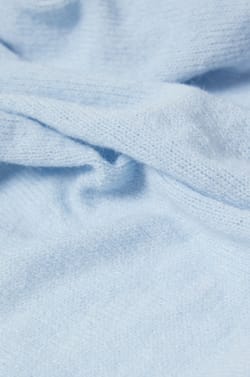 Foulard triangle en maille;${refinementColor}