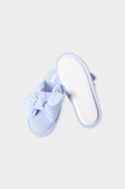 Pantuflas tipo mule;${refinementColor}