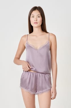 Shorty de seda con detalles de encaje;${refinementColor}