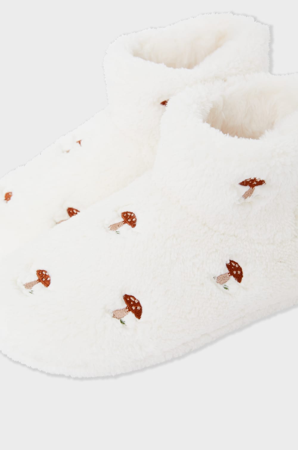 Chaussons bottines en fausse fourrure;${refinementColor}