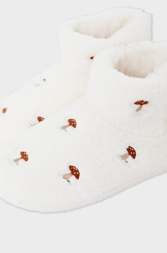Chaussons bottines en fausse fourrure;${refinementColor}