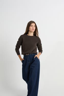 Round neck cashmere sweater;${refinementColor}