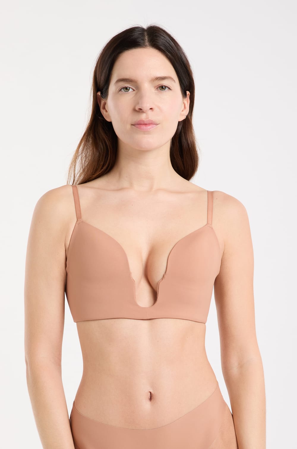 Wireless bra with lightly lined cups for special necklines;${refinementColor}
