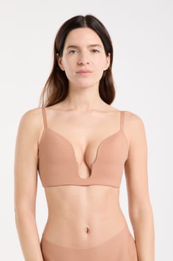 Wireless bra with lightly lined cups for special necklines;${refinementColor}