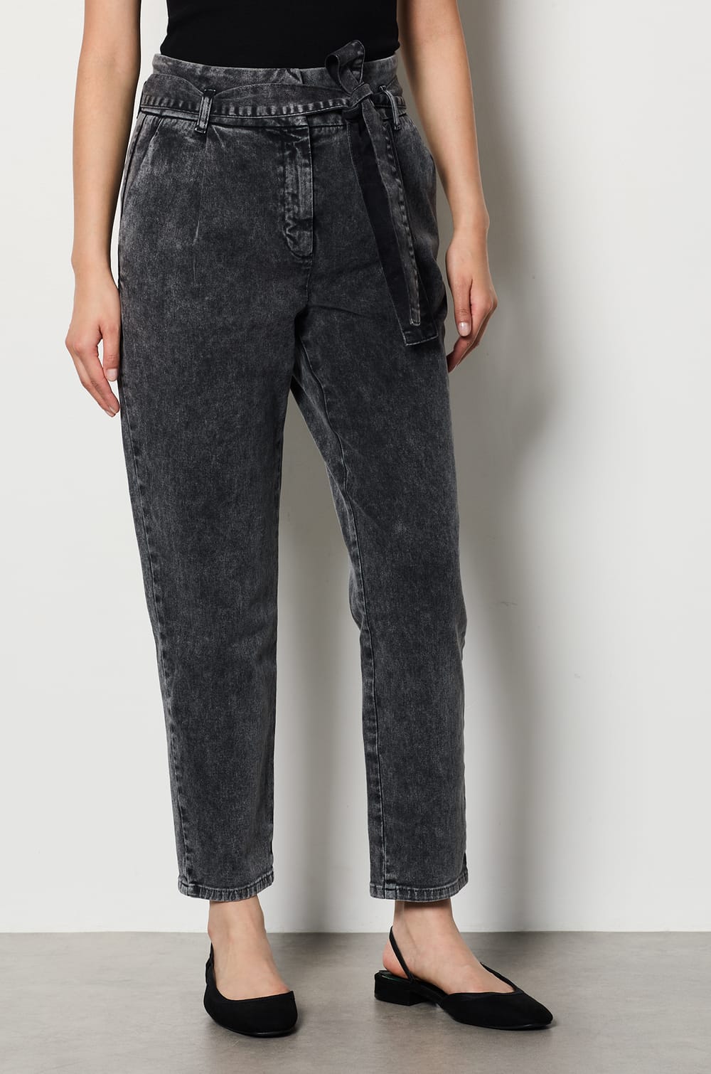 Carrot Cut Jeans;${refinementColor}