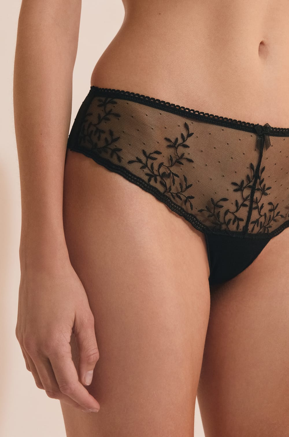 Hipster avec broderie;${refinementColor}