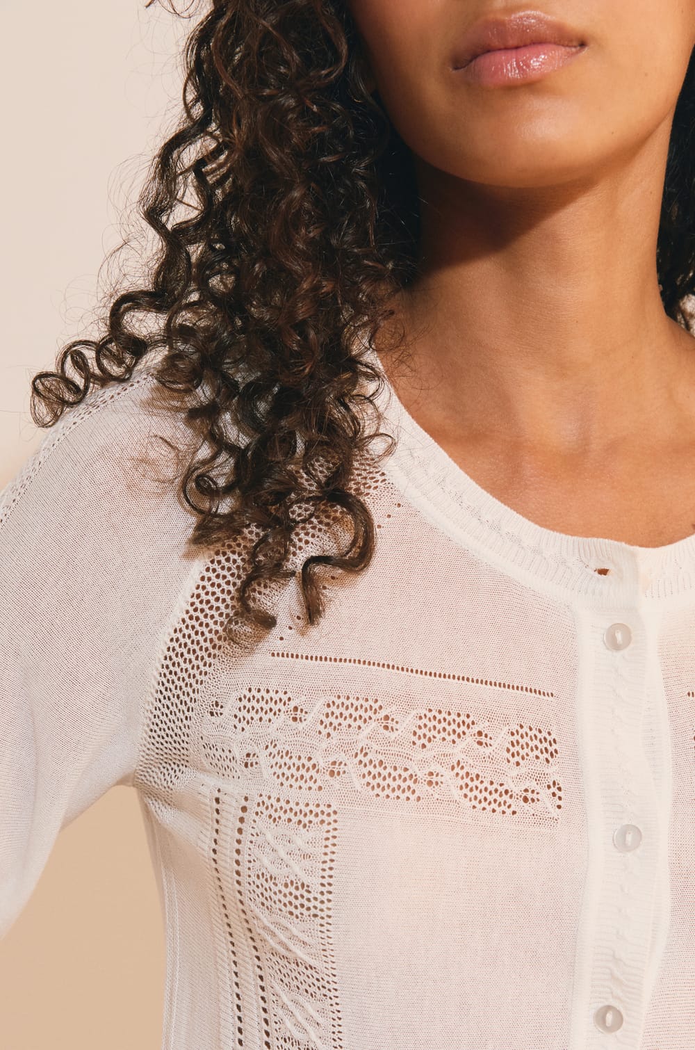 Cardigan avec boutons et d&eacute;tails dentelle;${refinementColor}
