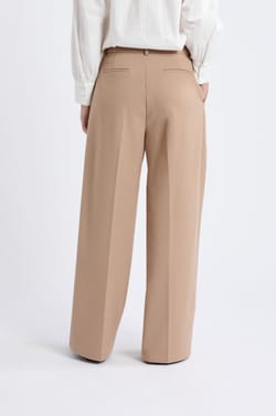 Pantalón corte recto;${refinementColor}