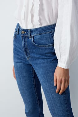 Flared Jeans;${refinementColor}