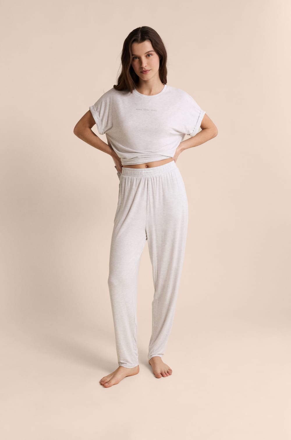 Pantalon de pyjama droit &eacute;lastiqu&eacute; r&eacute;alis&eacute; avec une fibre enrichie en Aloe Vera;${refinementColor}