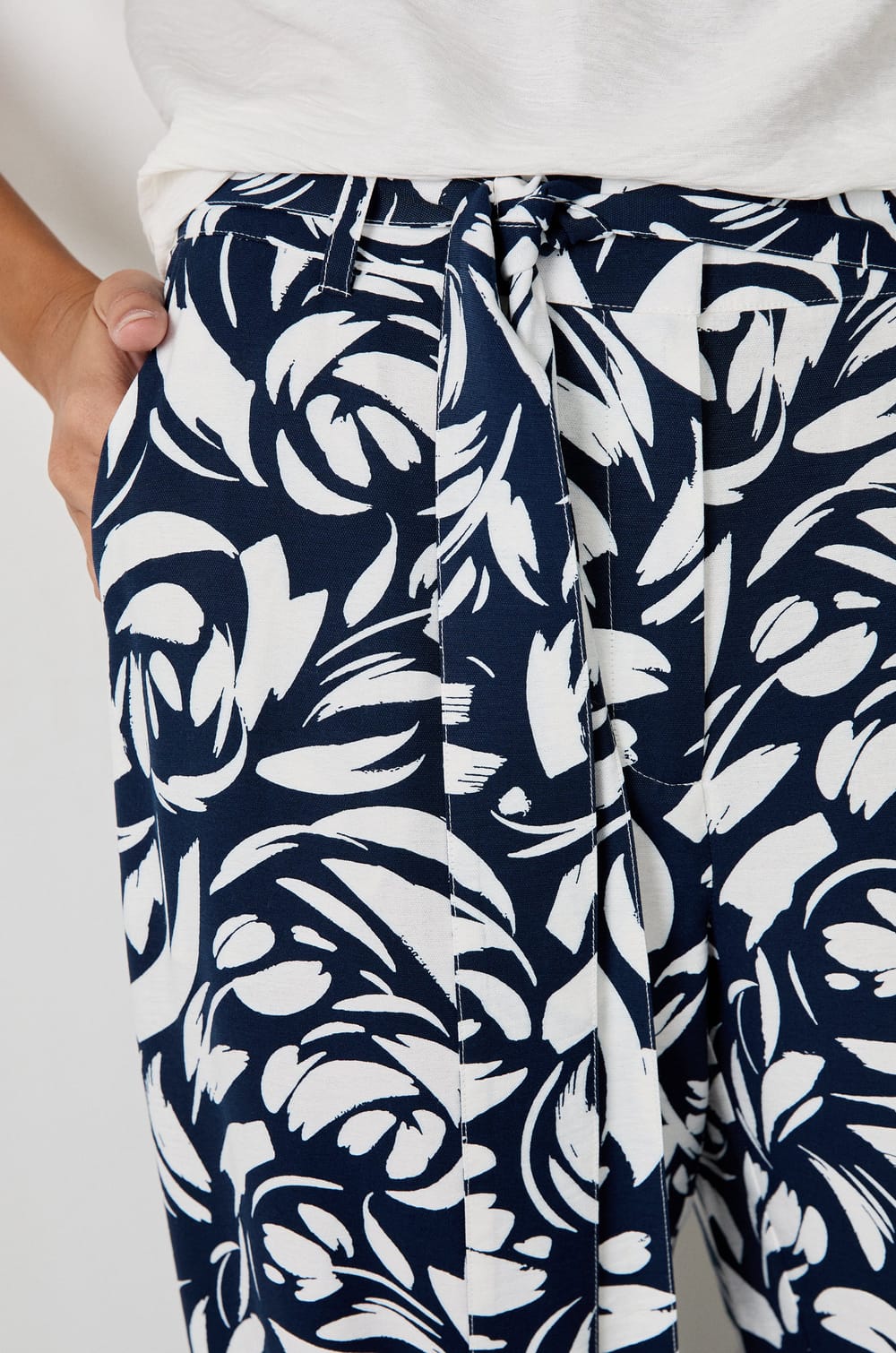 Printed fluid trousers;${refinementColor}