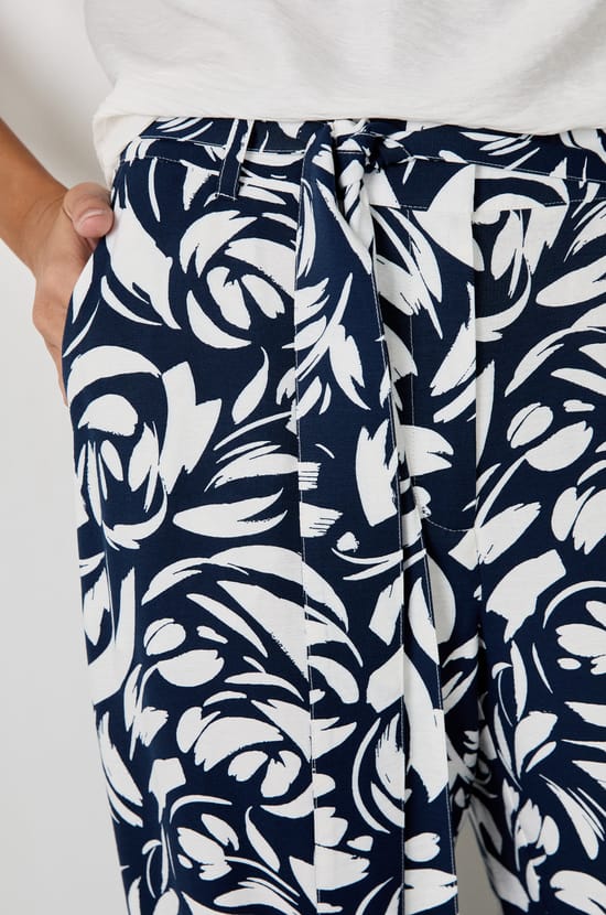 Printed fluid trousers;${refinementColor}