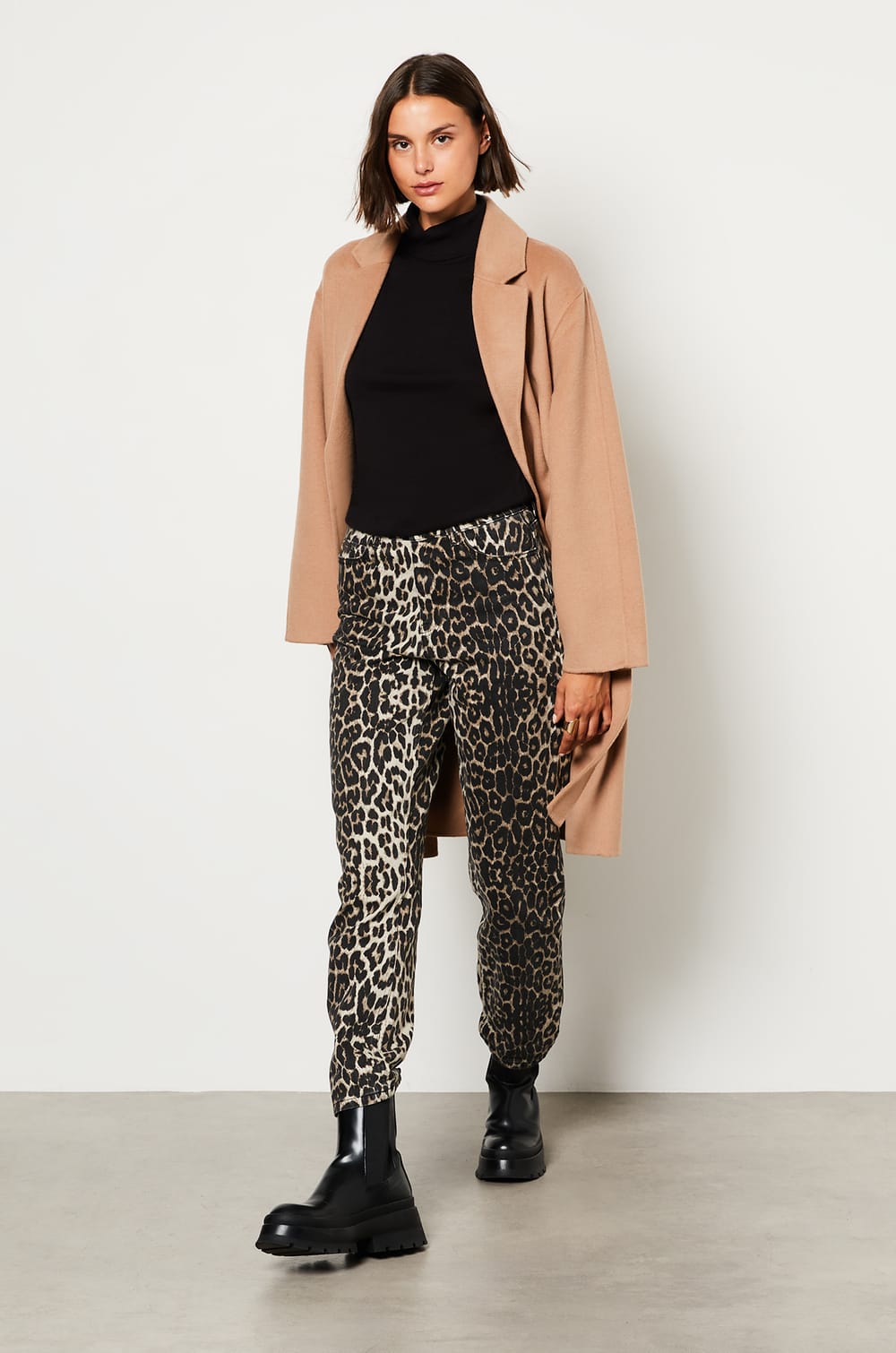 Manteau long ceinturé avec laine;${refinementColor}