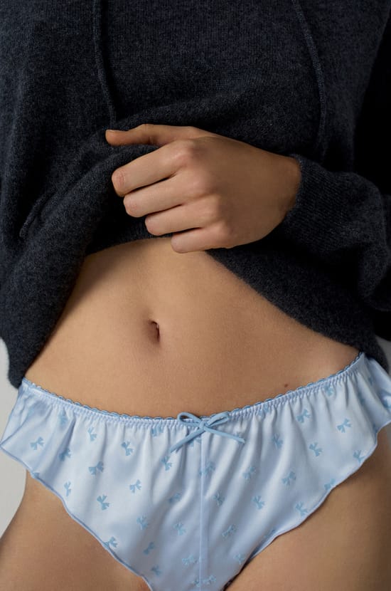 Tanga de sat&eacute;n ;${refinementColor}