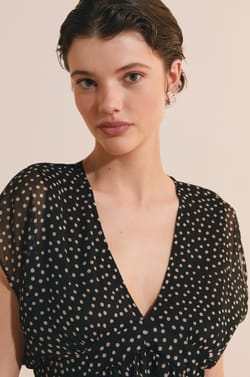 Robe courte fluide &agrave; motifs;${refinementColor}