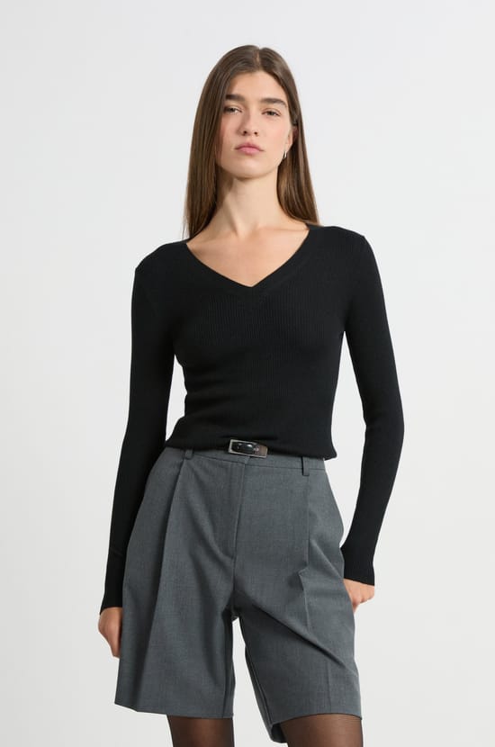 Pull col V avec laine;${refinementColor}