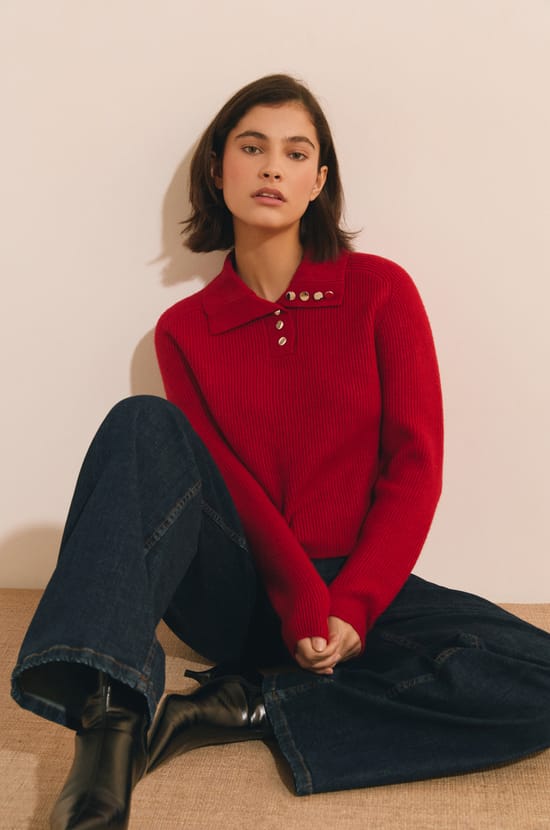 Pull col polo &agrave; d&eacute;tails boutons dor&eacute;s;${refinementColor}