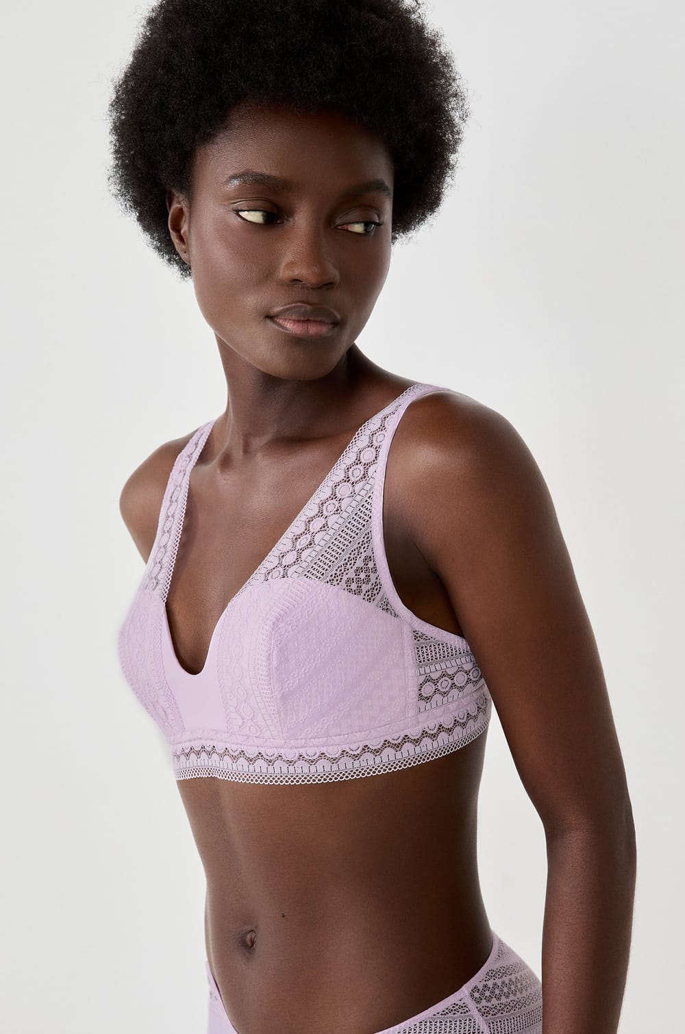 Sujetador bandeau foulard de encaje;${refinementColor}