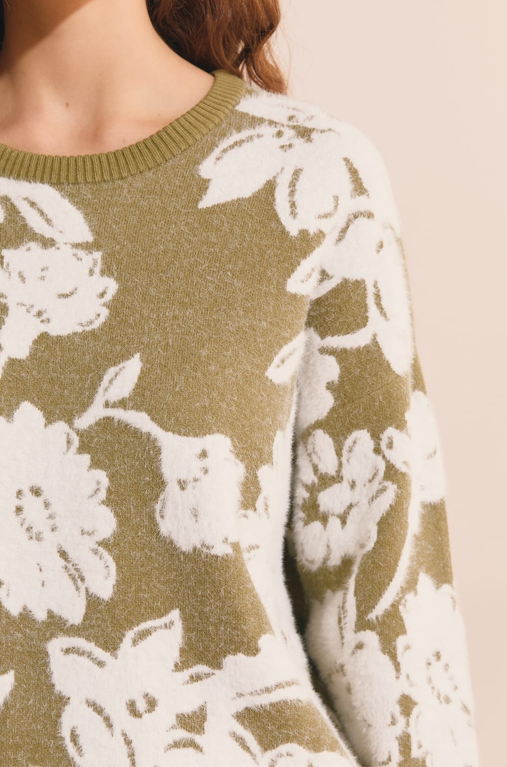 Pull &agrave; motif floral;${refinementColor}