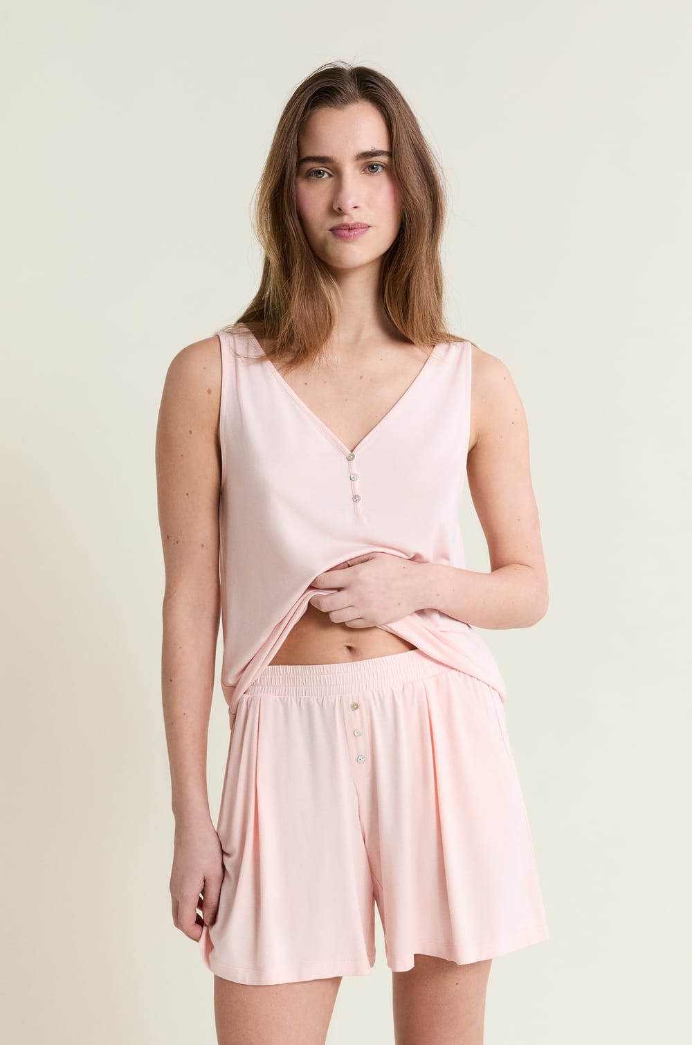 Pantal&oacute;n corto de pijama liso de modal;${refinementColor}