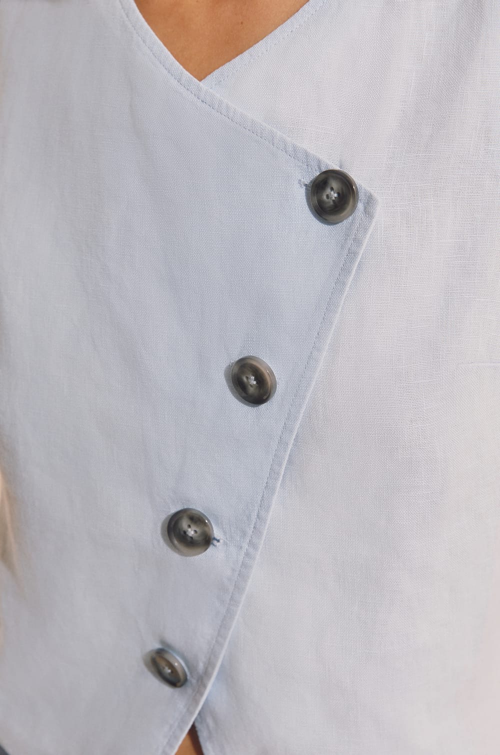 Top crois&eacute; en lin;${refinementColor}