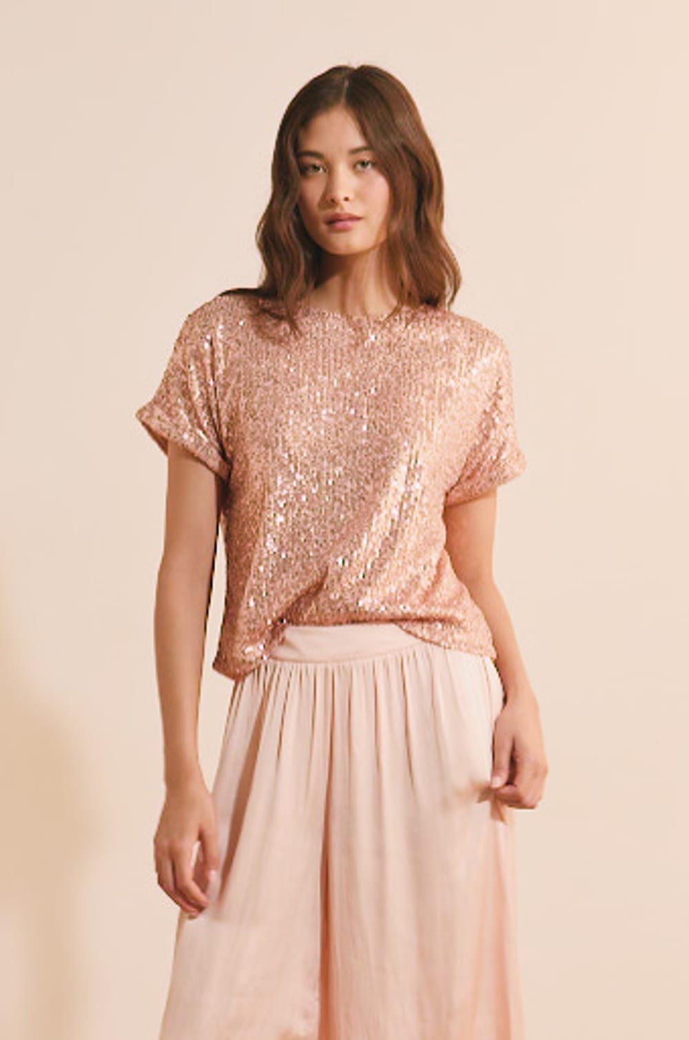 T-shirt manches courtes &agrave; sequins;${refinementColor}