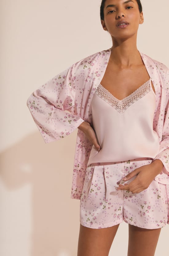 Ensemble de pyjama 3 pi&egrave;ces satin&eacute; &agrave; motifs fleuris;${refinementColor}