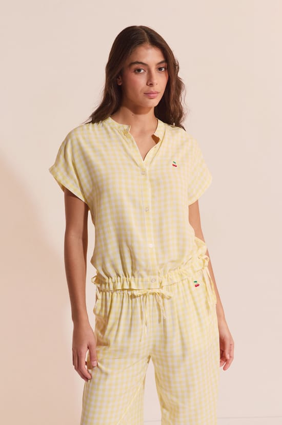 Camisa de manga corta a cuadros con estampado de cerezas;${refinementColor}