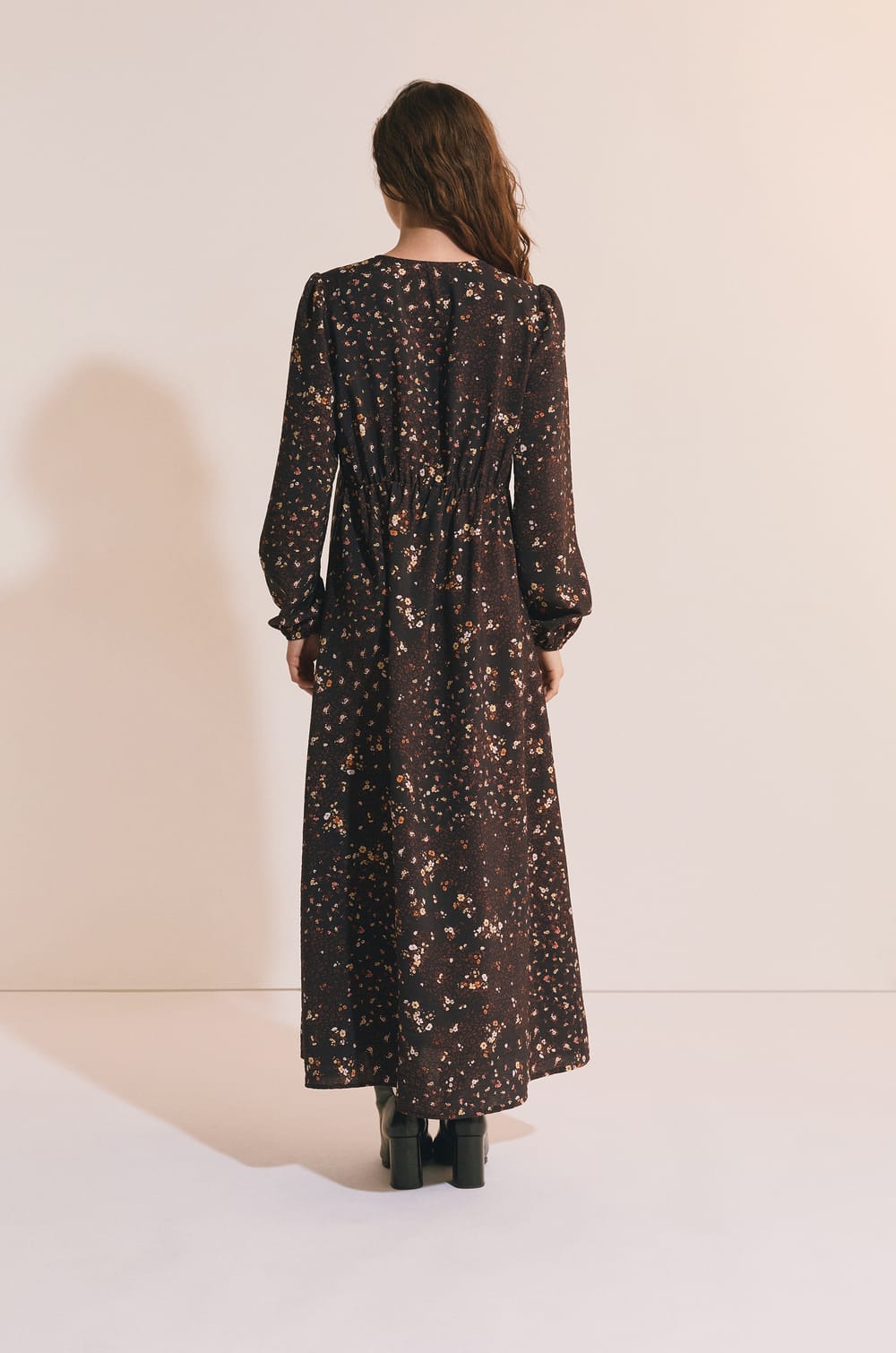 Robe longue &agrave; motif fleuri;${refinementColor}