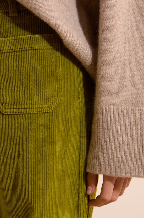 Jean en velours c&ocirc;tel&eacute; avec poche sur le devant;${refinementColor}