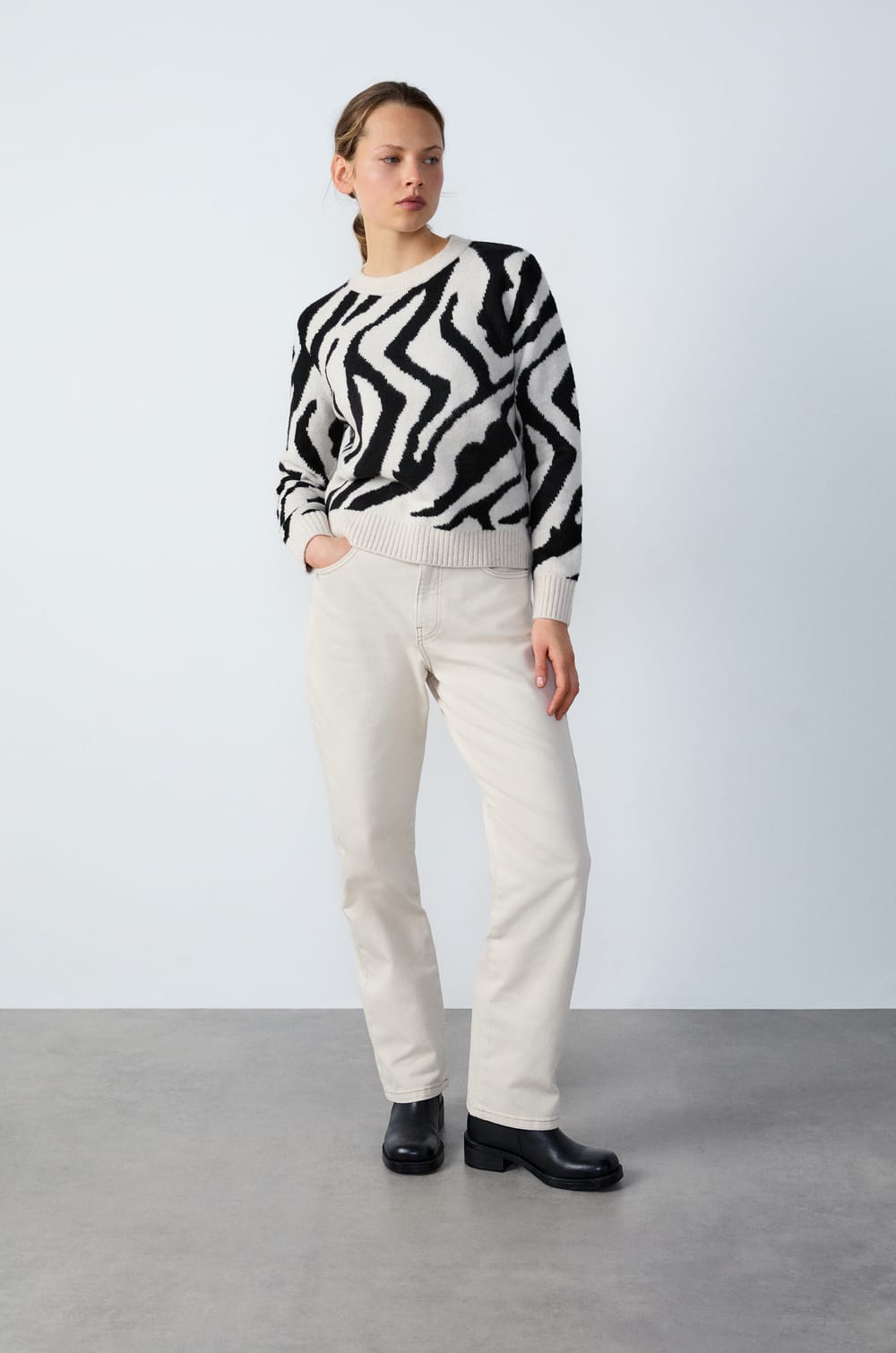 Round Neck Zebra Print Sweater;${refinementColor}