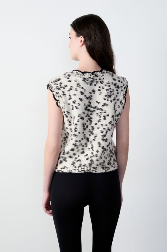 Sleeveless Buttoned Sweater;${refinementColor}