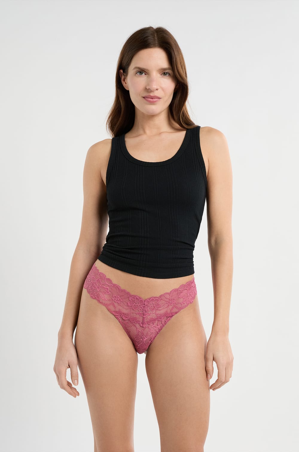 Tanga en dentelle;${refinementColor}