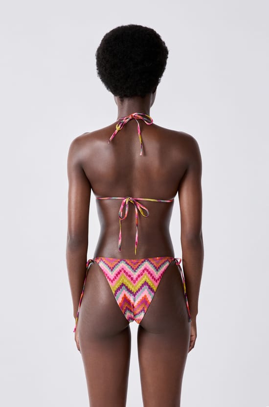 Top bikini triangular estampado;${refinementColor}
