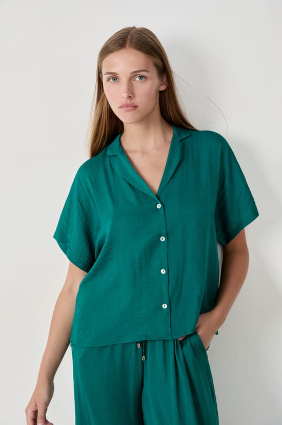 Short-sleeved Satin Shirt;${refinementColor}