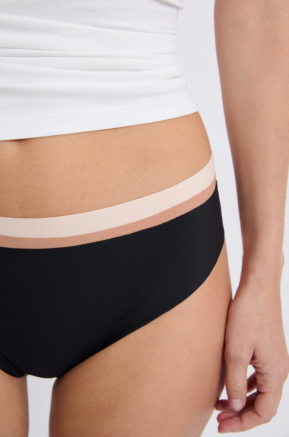 Pack of 3 Thongs;${refinementColor}