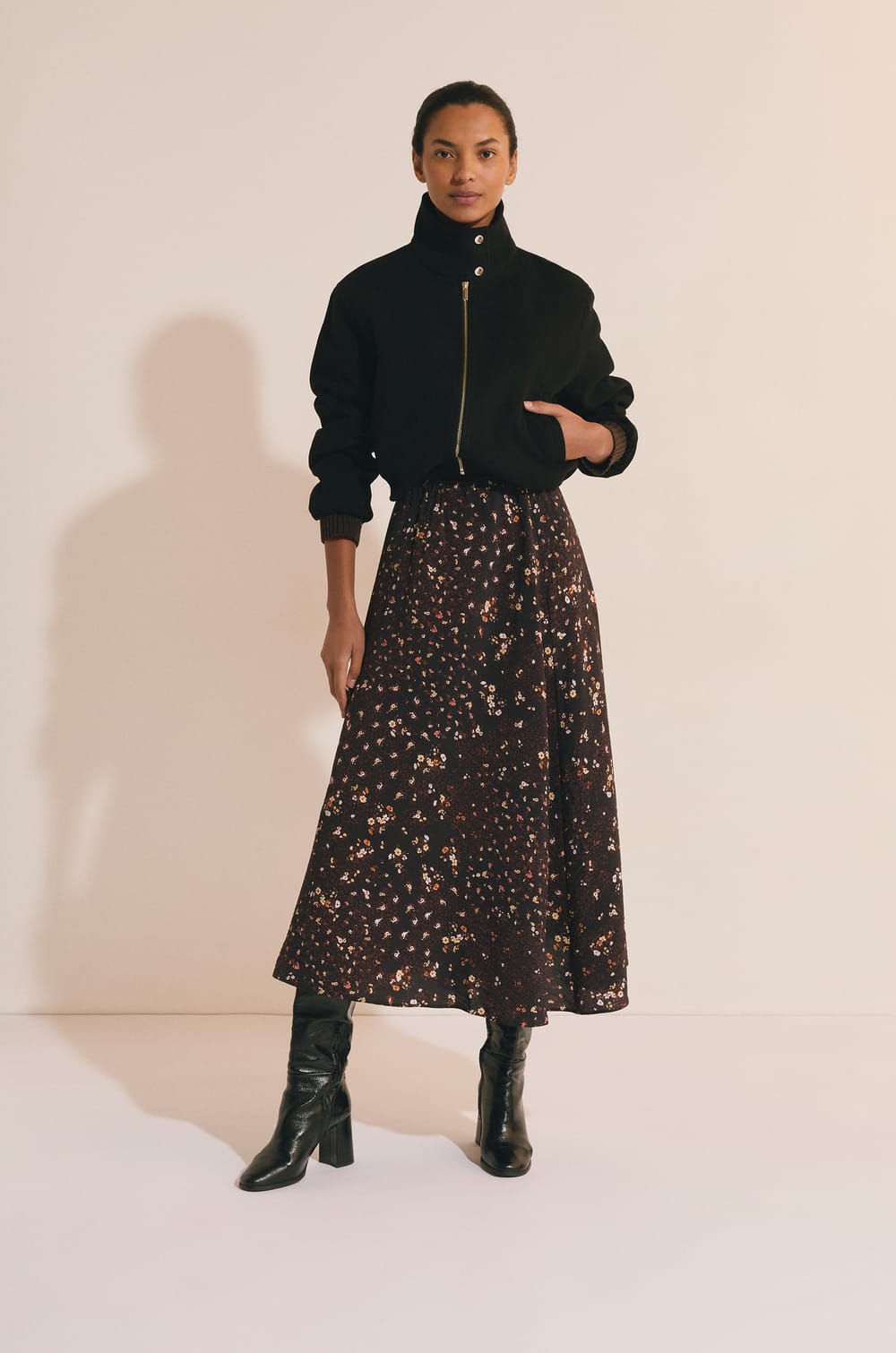 Falda larga con estampado floral;${refinementColor}