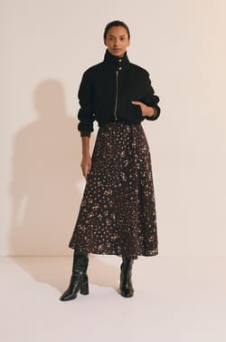 Falda larga con estampado floral;${refinementColor}