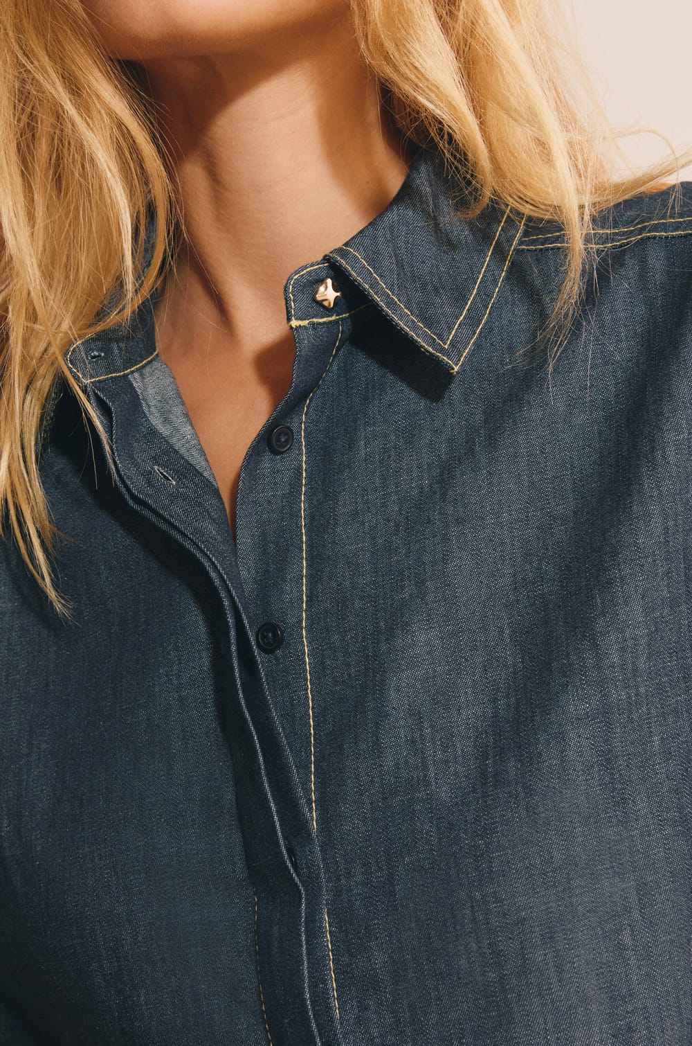 Chemise &agrave; manches longues en jean;${refinementColor}