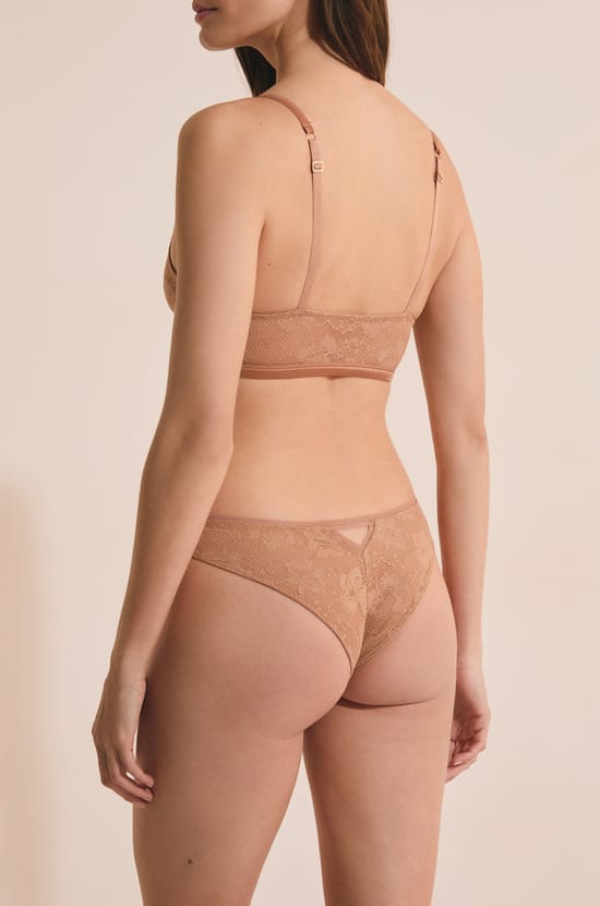 Tanga en dentelle;${refinementColor}