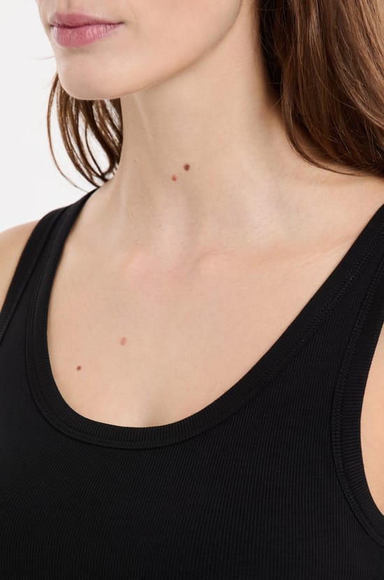 D&eacute;bardeur avec brassi&egrave;re int&eacute;gr&eacute;e;${refinementColor}