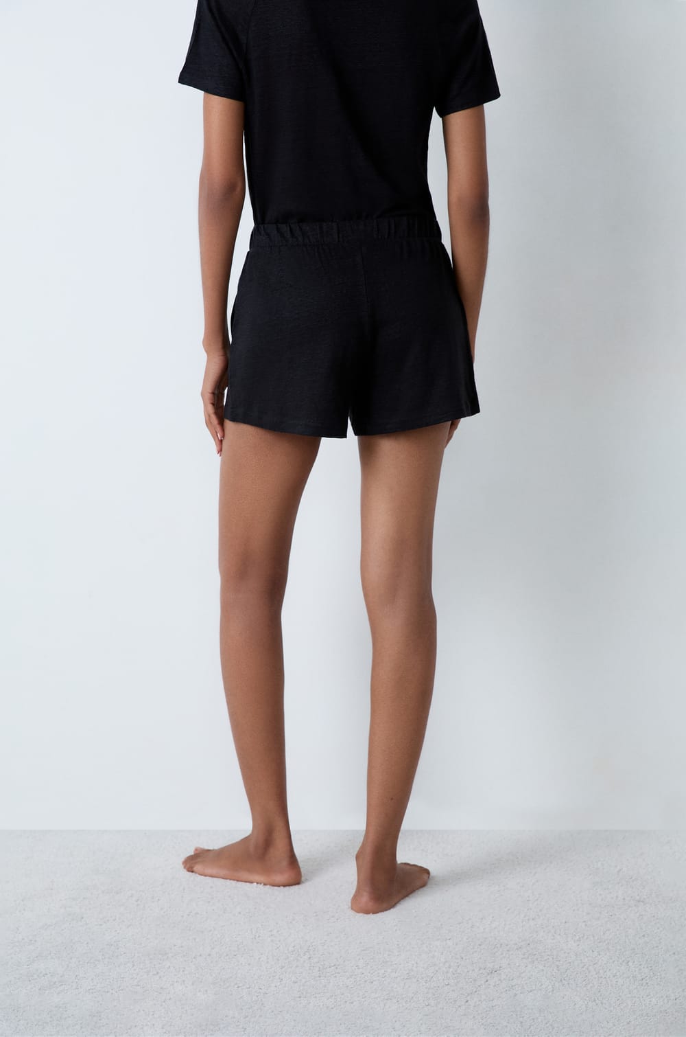 Pantal&oacute;n corto 100 % lino&nbsp;;${refinementColor}