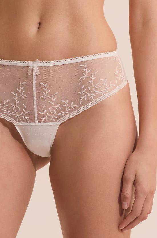 Hipster avec broderie;${refinementColor}