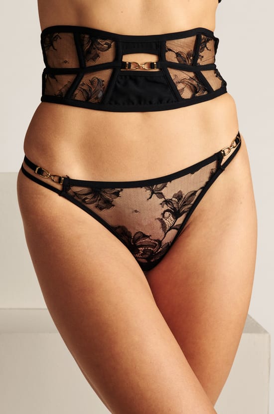 String en dentelle;${refinementColor}