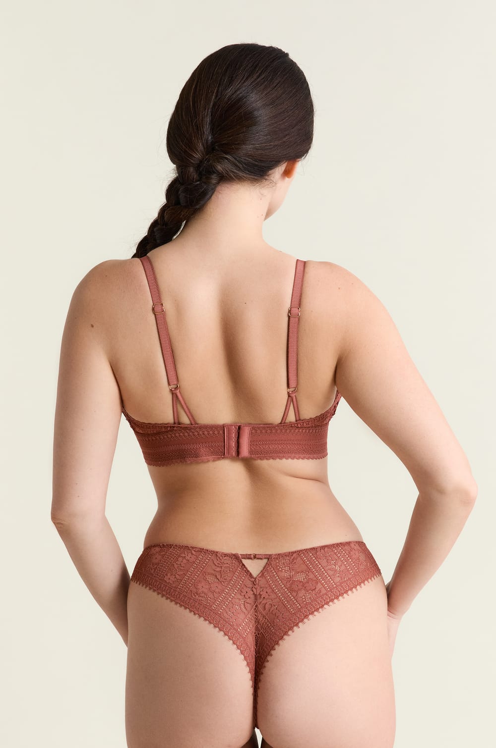 Bra N.8 tipo triangular encaje floral sin aros;${refinementColor}